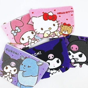 クロミのふわもこなサガラ刺繡ポーチ