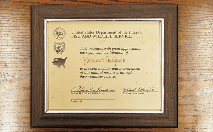 アラスカでのボランティア活動の参加後に授与された感謝状。今も研究室に大切に飾られている。