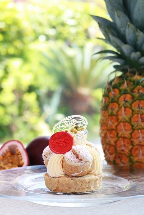 「グランド ハイアット 福岡 『ザ マーケット エフ』ショップ」の「サントノレ・パッション」プティガトー 700円