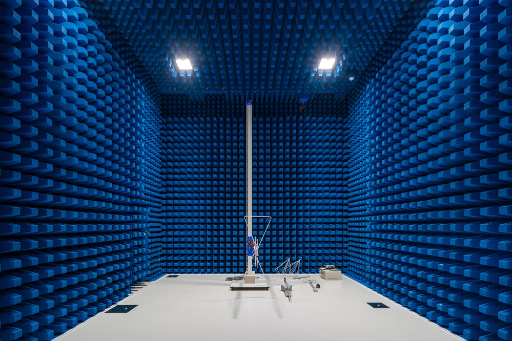 EMCや高周波対応評価を可能にする3m法電波暗室