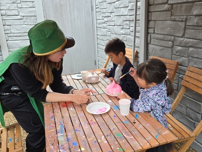 ▲教室では、スタッフが優しくフォローします