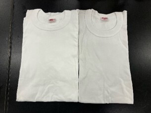 白Tシャツ画像　左：新品白Tシャツ　右：8割以上(※4)の人が新しく買い替えるレベルと答えた黒ずみTシャツ