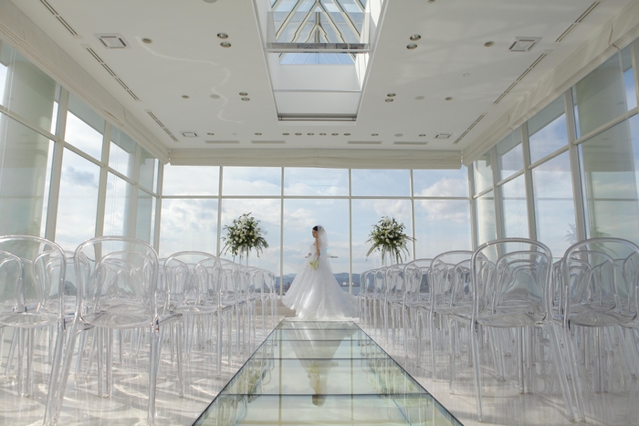 総ガラス張りの空間を貸しきって