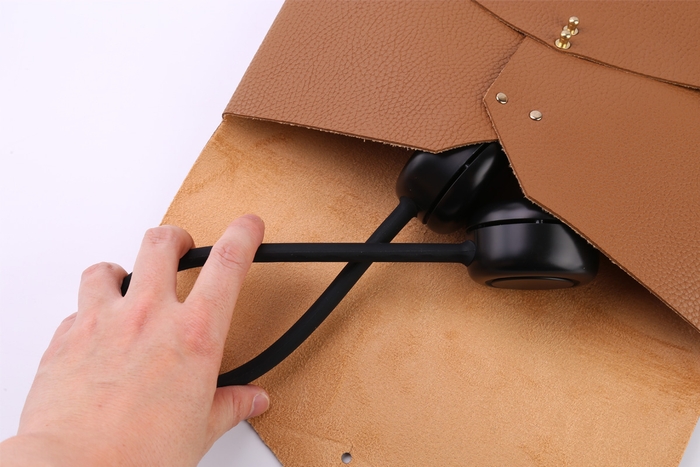 くるっと巻いて簡単収納、 コンパクトに持ち運べる