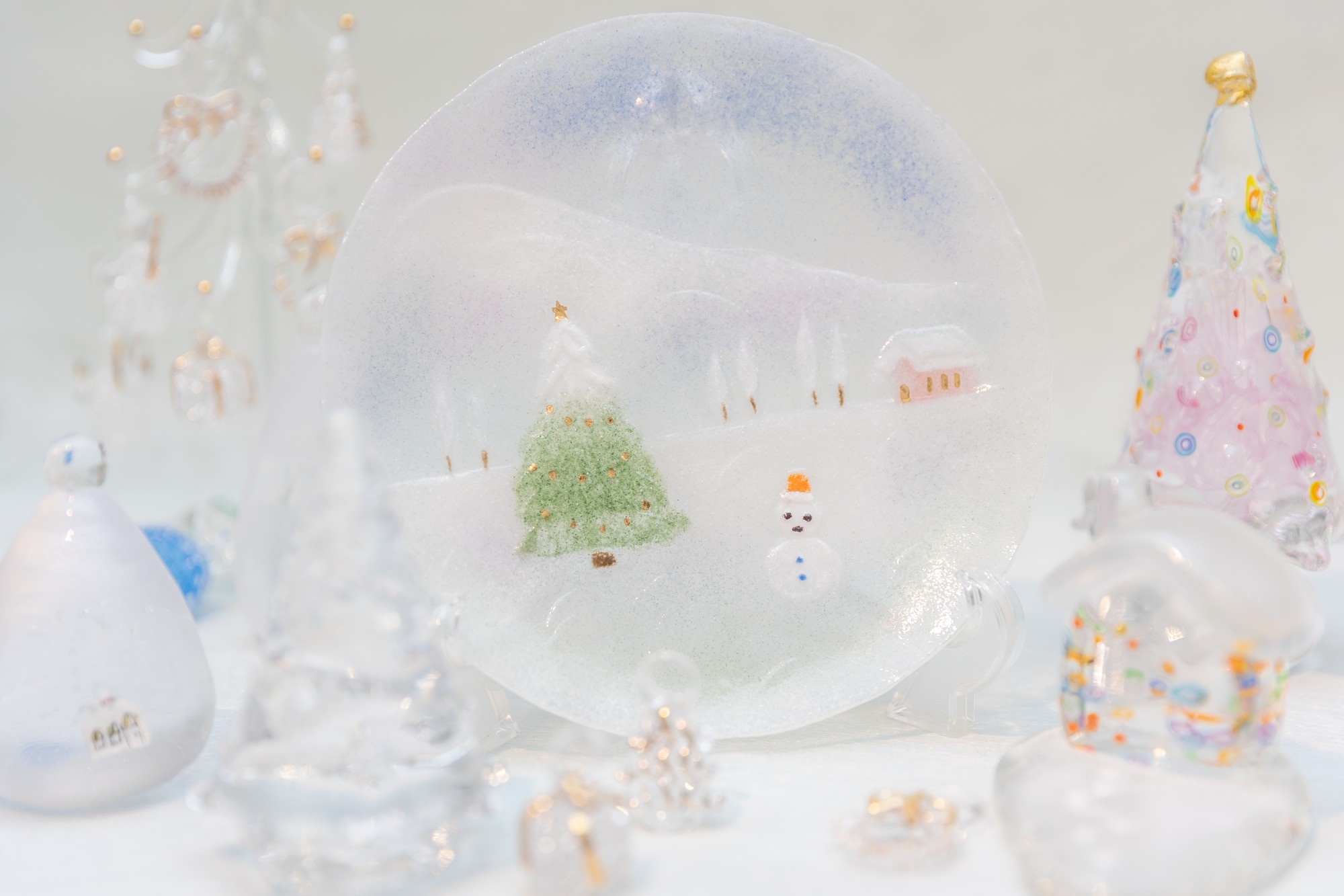 ガラスならではの、雪景色の柔らかさ