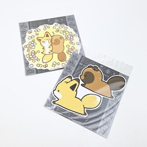 タヌキとキツネのステッカー