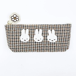 秋っぽさが可愛い〜。ミッフィーのキルティングチェックポーチ。