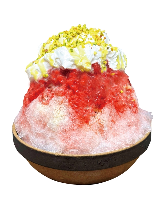 【Cafe&Dining HAPPY HILL】「あまおう苺とピスタチオミルクのかき氷」
