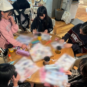 QrjJKYUlFolEDBzePWI3.jpg?w=940&h=940