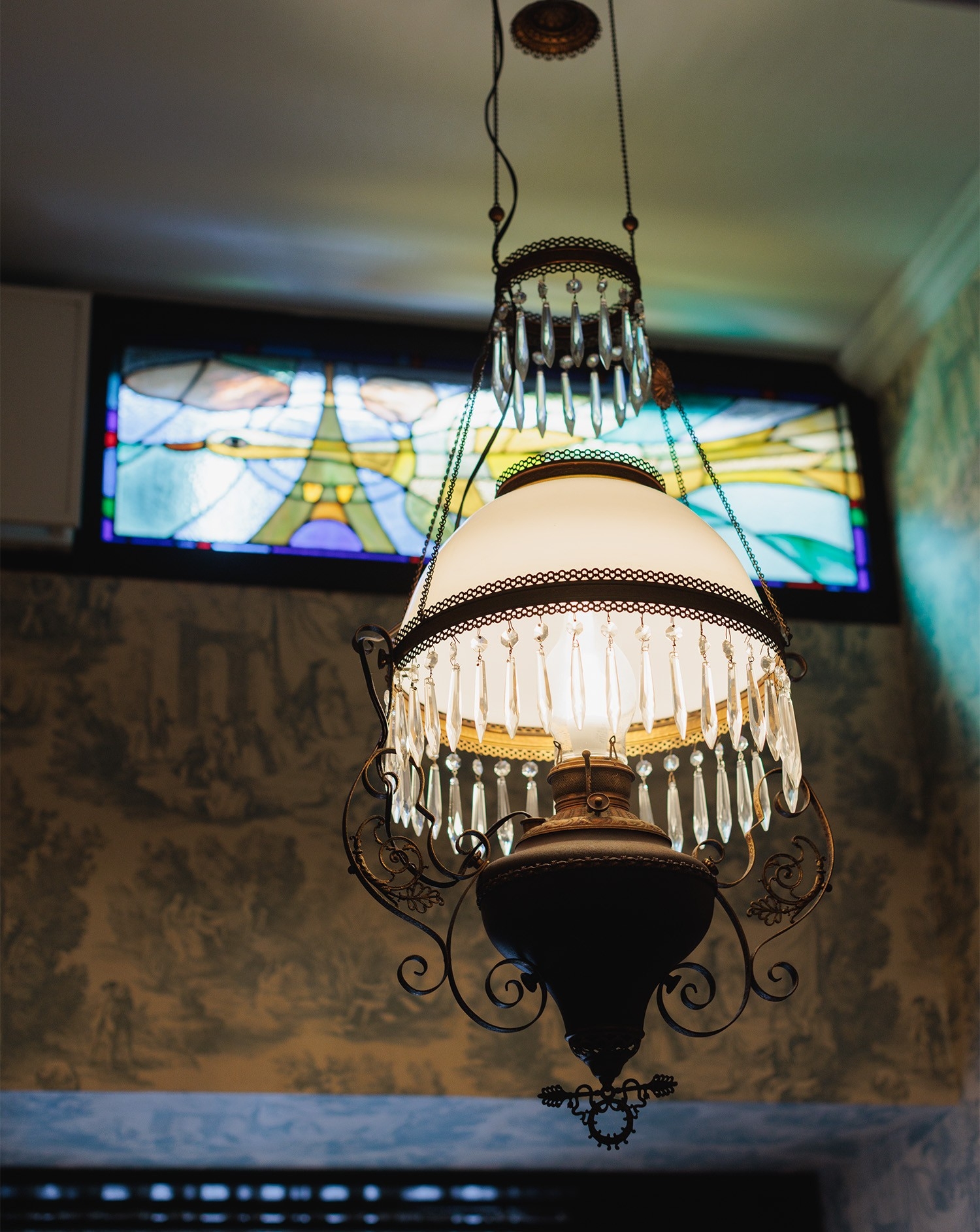 フランソア喫茶室のステンドグラス・照明