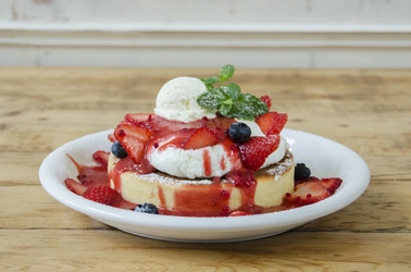 パンケーキ人気店ランキング第1位の「アクイーユ」　 ～天使のクリーム～いちごのレアチーズパンケーキを 3月15日(木)から季節限定販売！