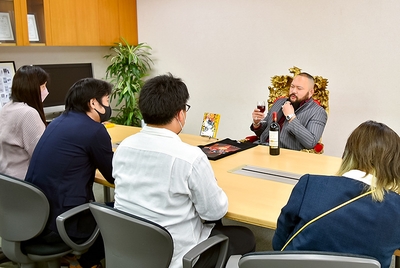 R0wRuzJzYkxq6QiIH76y.jpg?w=940&h=940