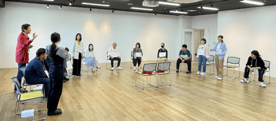 公演に向けて練習を行う様子