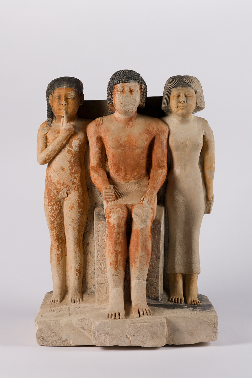 《ニカーラーとその家族の像》前2455~前2350年頃 ブルックリン博物館蔵 Photo:Brooklyn Museum