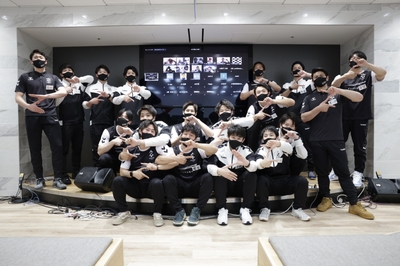 RCWb8UNB71shphuqZuij.jpg?w=940&h=940