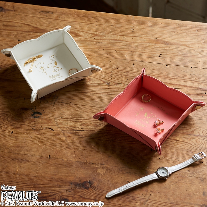 PEANUTS スヌーピー フラワートレー 2,970円(税込)
