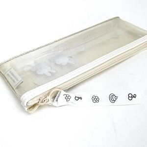 ミッフィーの旅行に便利なポーチ