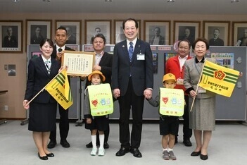 児童の安全な通学をサポート！ ＣＯ・ＯＰ共済は全国の小学校5,932校の新一年生に ランドセルカバー30万枚を寄贈