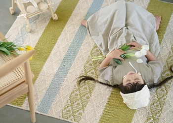 触れるとほんのり“ひんやり”。昨シーズン 完売御礼の 北欧柄 冷感ラグ「カプリス」が待望の全サイズ再販売を決定！ 2025年3月10日(月)より予約販売開始