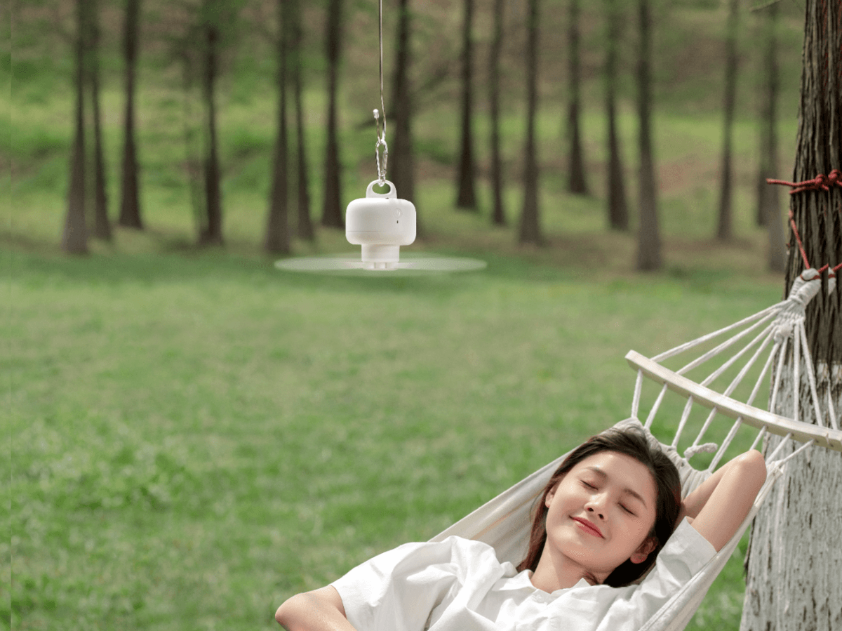 室内でもアウトドアにも使える!今までにありそうで無かった”天井扇風機”の取り扱いを開始しました。