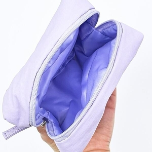 スヌーピーのシンプルなコスメポーチ