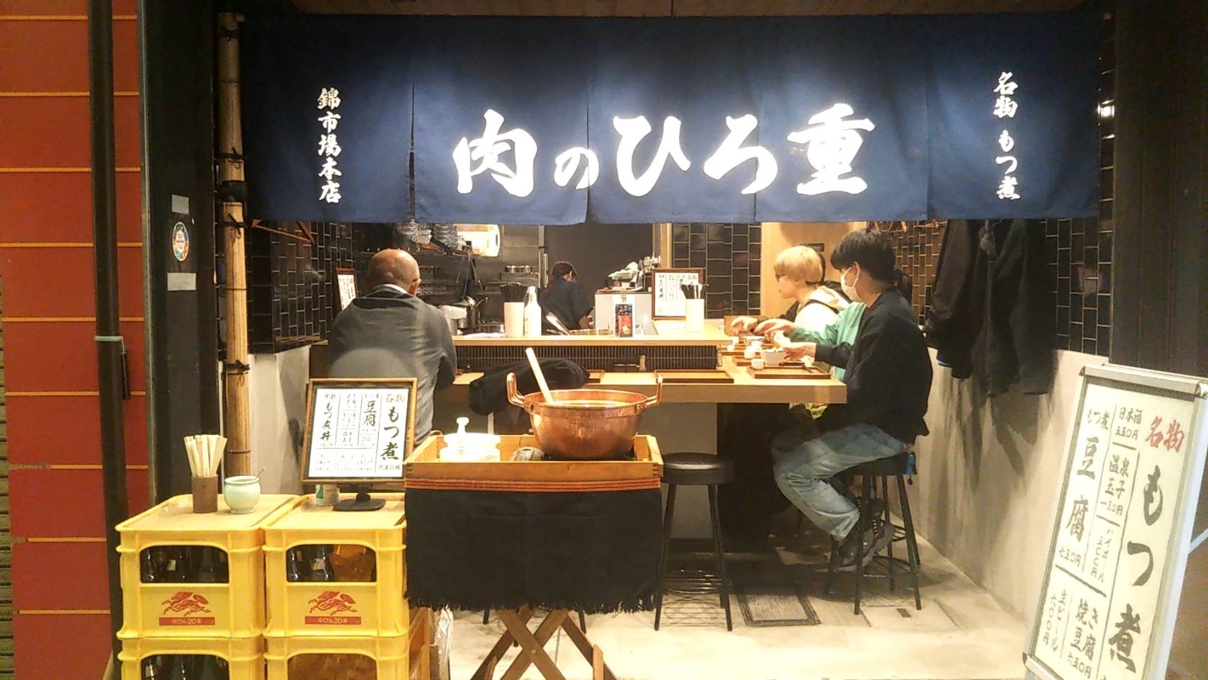 7席のカウンターの当店