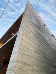 まもなく累計2,000枚到達！話題の「杉の型枠用うづくり板」に 厚み15mm新登場　 建築設計事務所・施工会社から3ヶ月で30件超の反響