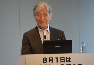 講演する佐川特任教授