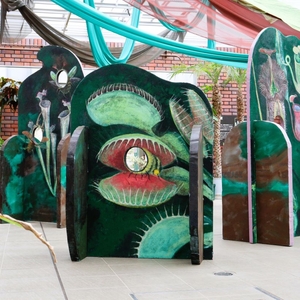 食虫植物の顔出しパネル