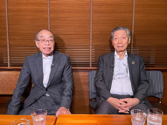 名曲「See You Tomorrow」を 銀行員時代からの親友と語ります