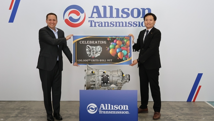 インド・チェンナイ工場生産 アリソン1000シリーズ(TM) ・2000シリーズ(TM) 累計出荷台数10万台記念式典