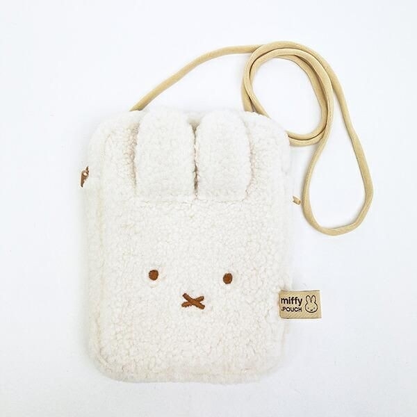 もこもこボアであったかい。ミッフィーのフェイスショルダーポーチ。