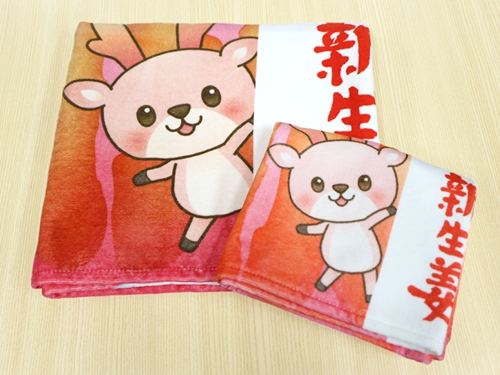 左)岩下の新生姜バスタオル 右)岩下の新生姜フェイスタオル