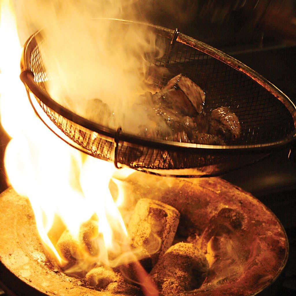 本格!炭火で豪快に炙った知覧とりゴロ焼き