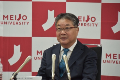 記者の質問に答える森教授