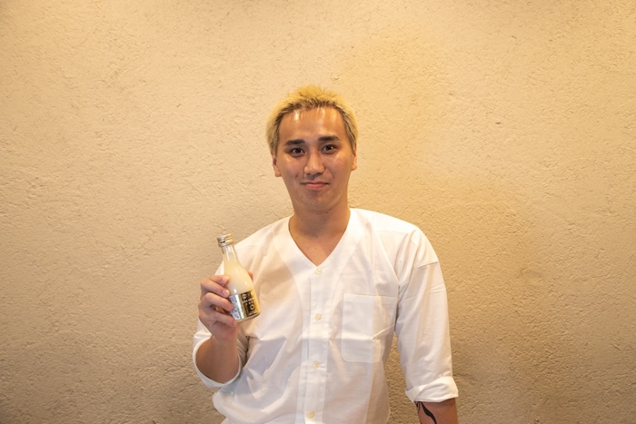 準組×FOODBASE 甘酒を持つこめお様