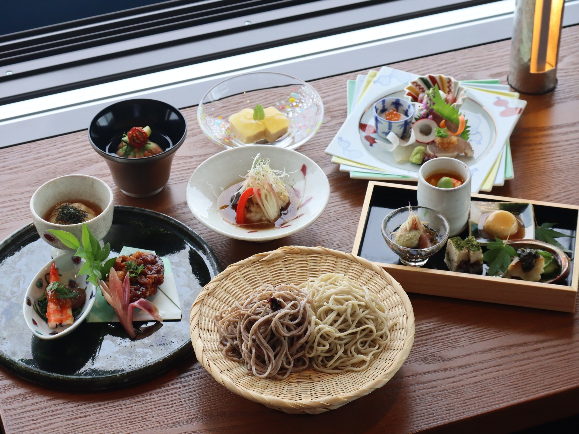 モダン蕎麦割烹「Oh-SOBAR」で味わう“鱧三景”
淡路島の夏を彩る『淡路島鱧会席』を夏季限定で提供