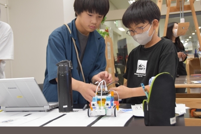 調整を終えて、曲がるコースに挑戦