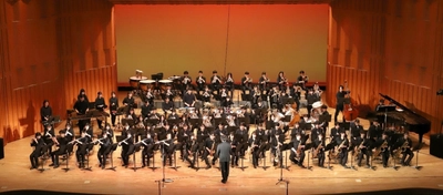 スペシャルゲストに作曲家・指揮者の宮川彬良氏をお迎えし近畿大学吹奏楽部「第49回　ポップスコンサート」を開催