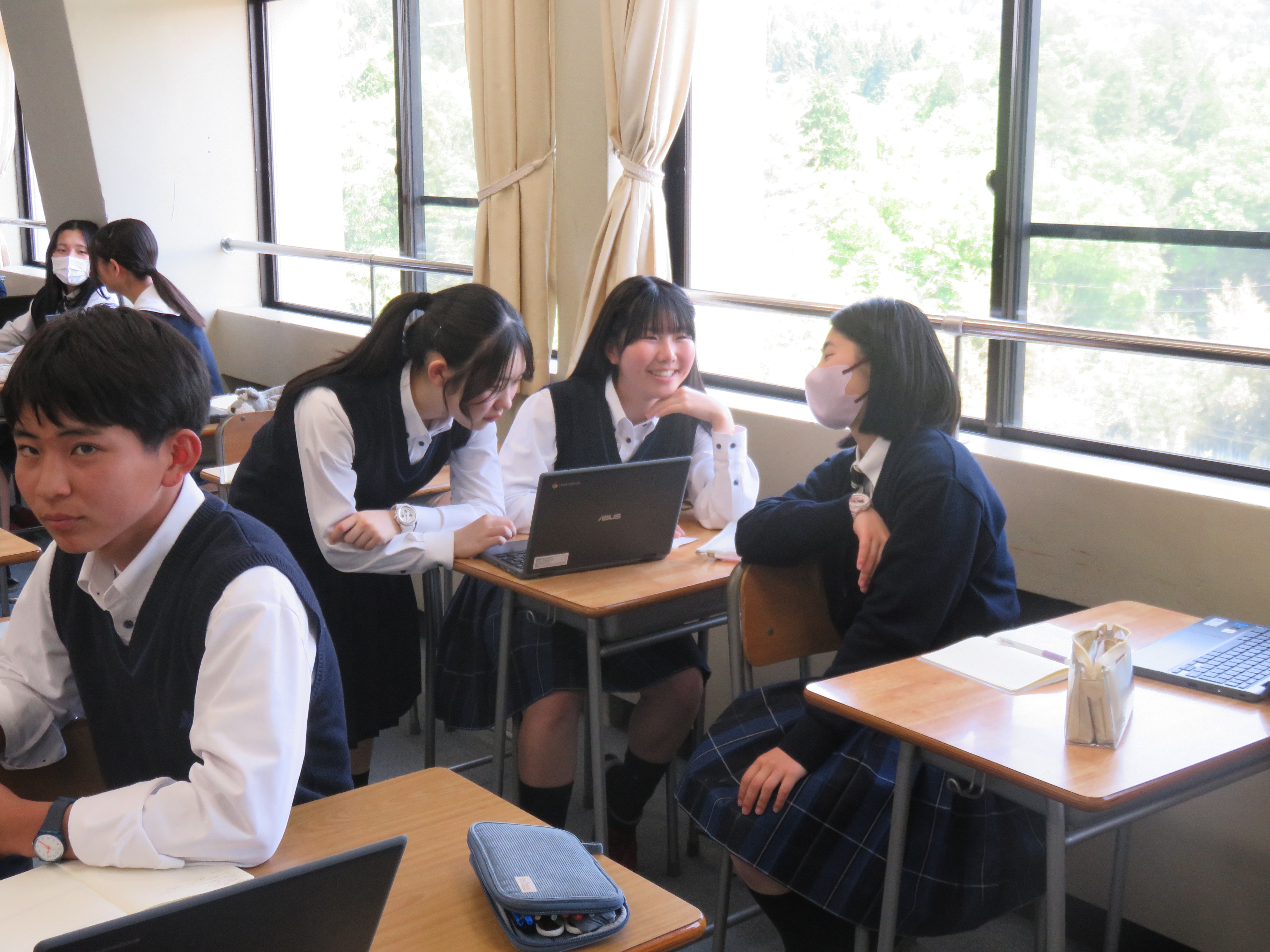 高校1年生140名が企業・大学と挑む探究学習
