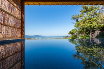 海・空・湯がひとつに溶け込む