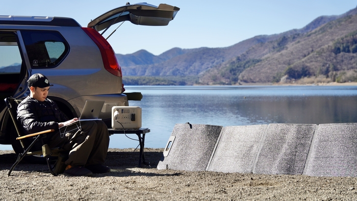 軽量&高出力。太陽があれば、どこでも安心。