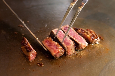 柔らかジューシーな「黒毛和牛ステーキ」をこころゆくまで