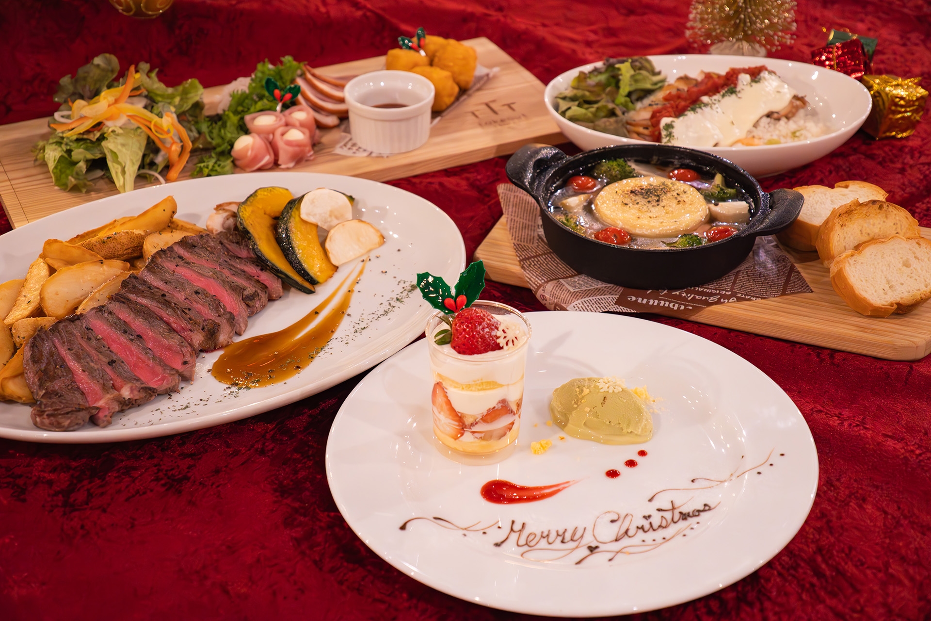 【BBQ&Co】予約特典としてフルーツ入りのおしゃれなスパークリングカクテル「ベリーフィズ」1杯を人数分プレゼント!Xmasは歴史ロマンあふれる明石公園のカフェ&バー「TTT」で!