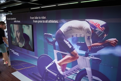 「Flom pros to all athletes.」とあり、今までトッププロにのみ提供されてきた特別なパーツを、市販化に盛り込んでいることが伺える。