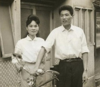左から岡村ナヲ子、岡村恭行
