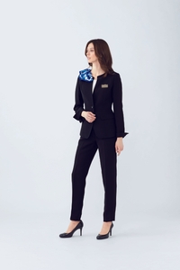 シルキーモニカストレッチ　ノーカラージャケット・テーパードパンツ