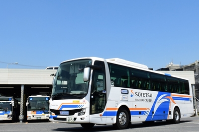 運行する高速乗合バス（イメージ）