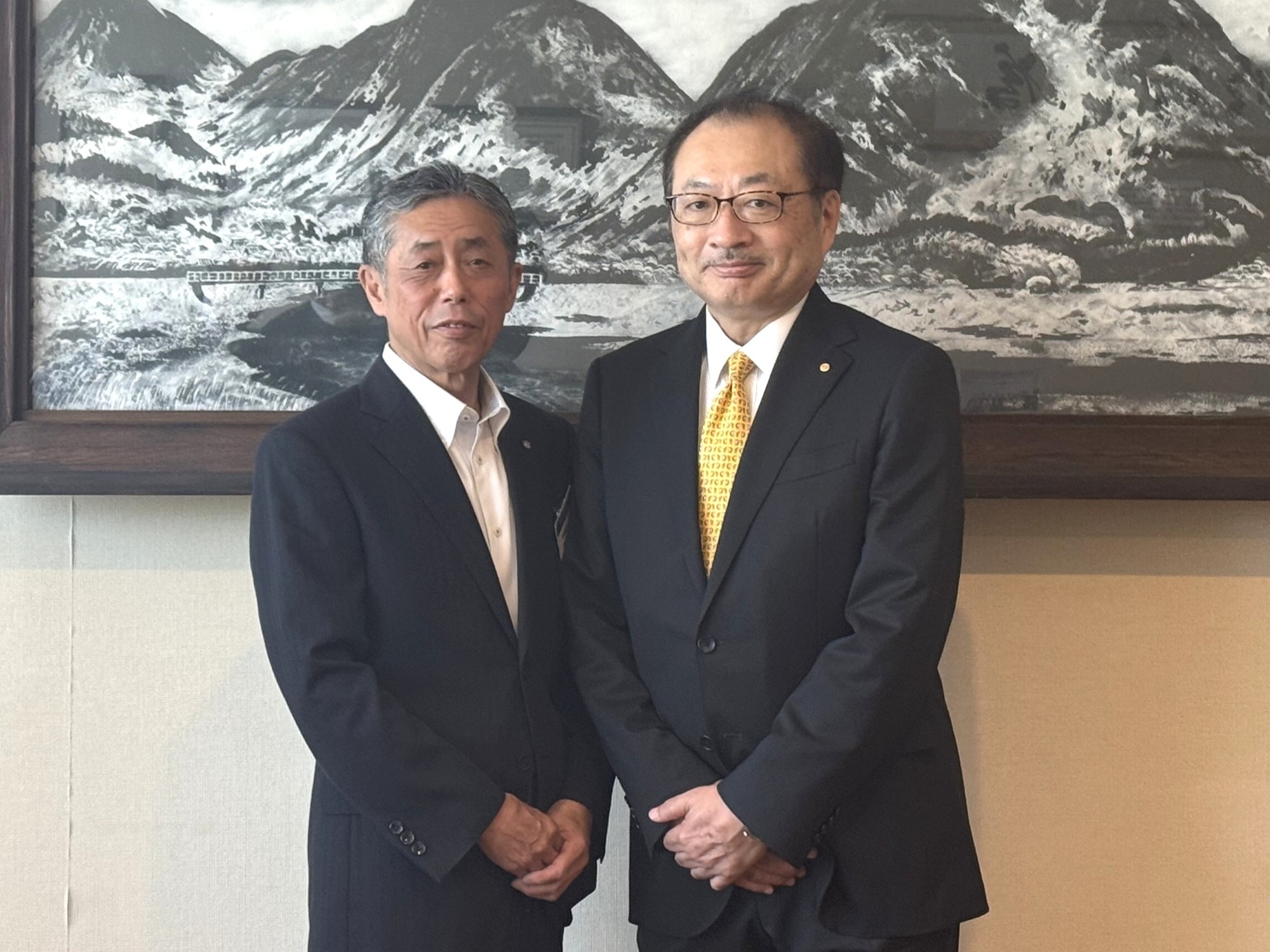 左)香春町・鶴我町長