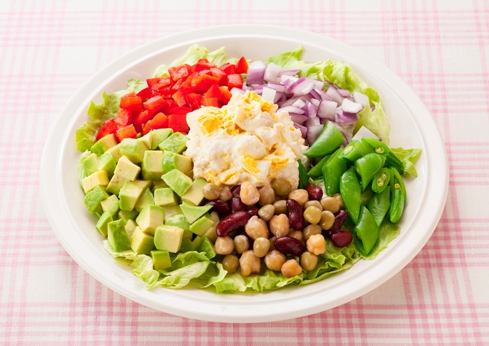 たまごとカラフル野菜のサラダ(「ミックスビーンズ」使用)